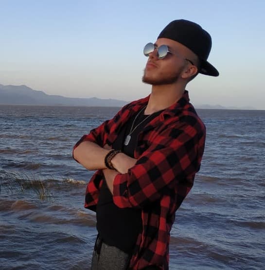 Imagem do cabeçalho do portfólio de Demian